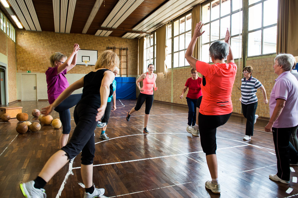 Frauen Sporthalle Gruppentraining Sport
